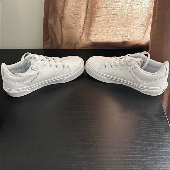 Vans - Picture 5 of 5